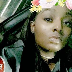 Meet your Posher, Chanel